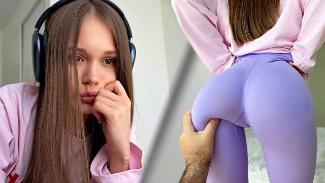 Он тайно мастурбировал своей сводной сестре и случайно кончил ей на лицо. Трусики у нее во рту