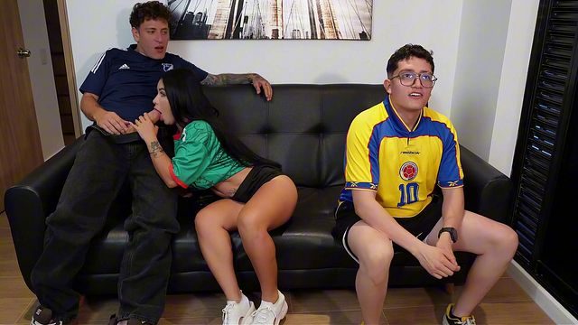 Mi novio cornudo no me quiere culiar pero su amigo vergón no lo duda ni un segundo - Alejandra Palacios