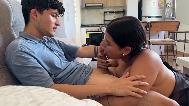 Joven del casting se sorprende al ver como follo de ricom me acepta de una vez y me pide seguir follando mas a menudo.