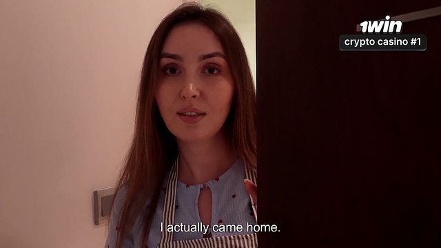 Новая милфа-мачеха соблазняет своего пасынка-моряка после года в море