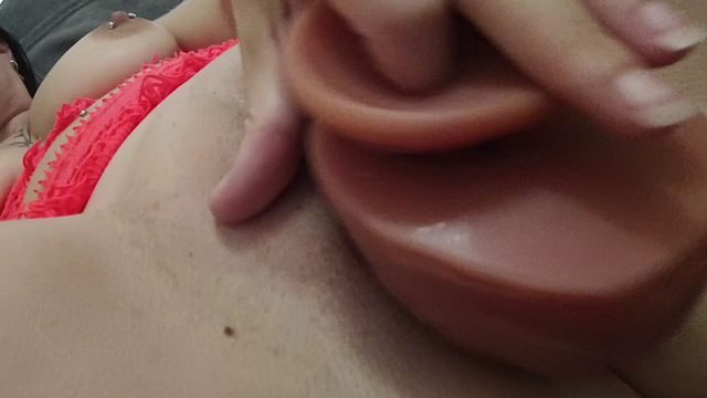 Hot MILF дрочит POV громкий стонущий оргазм
