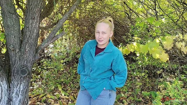 На загородном участке он поймал нарушительницу и наказал её.