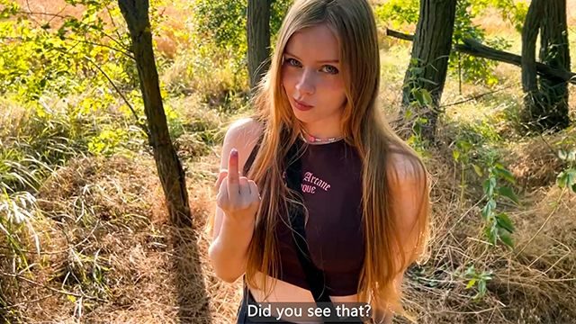 Шлюховатая школьница заблудилась в лесу и готова на все чтобы выбраться
