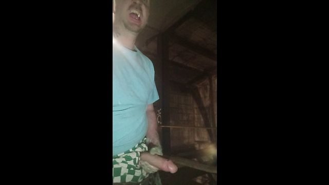 Возбуждение на работе, поэтому я дрочу